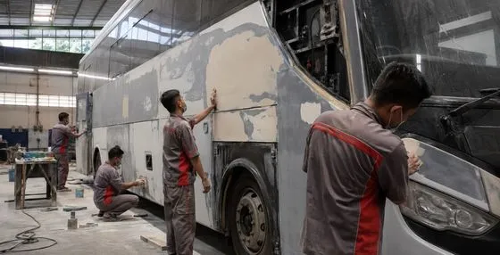 Body Repair Bus: Kapan Perlu Repaint, Panel Repair, atau Rebuild?